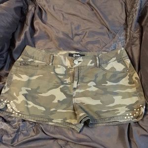 Rewash army fatigue shorts. Women’s size 10